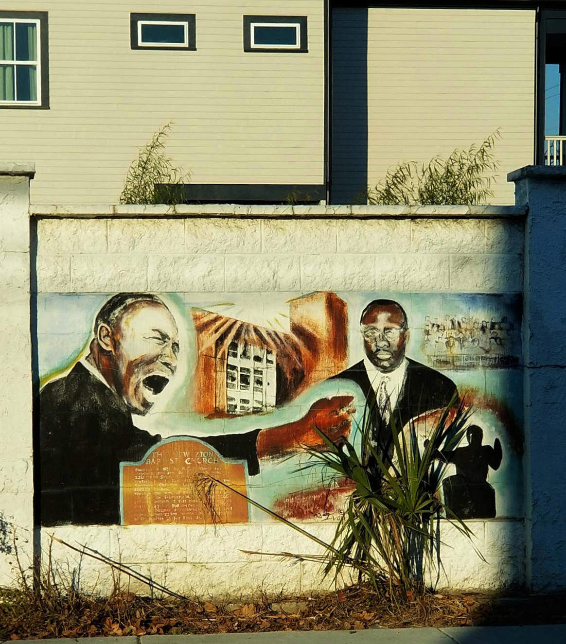 Murpentraĵo montras diversajn bildojn inkluzive de vigla predikado.