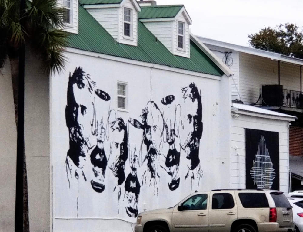 Desegnitaj vizaĝoj.