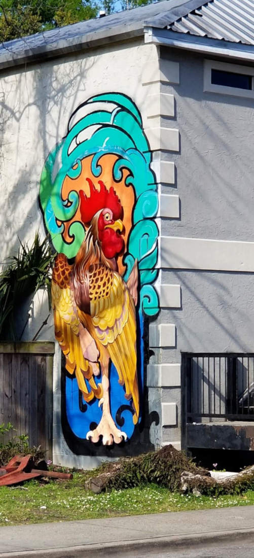 Mural, a proud rooster on a gray building.