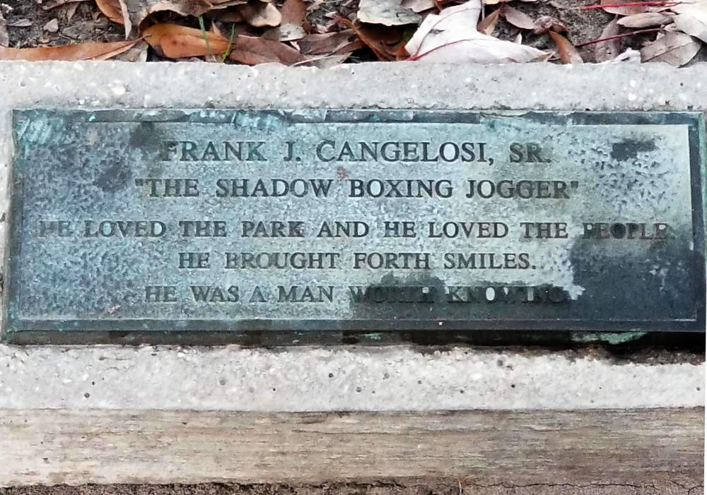 Memorial plaquem Frank J. Cangelosi, Sr., 'The Shadow Boxing Jogger', He loved the park and he loved the people who brought forth smiles. He was a man worth knowing.